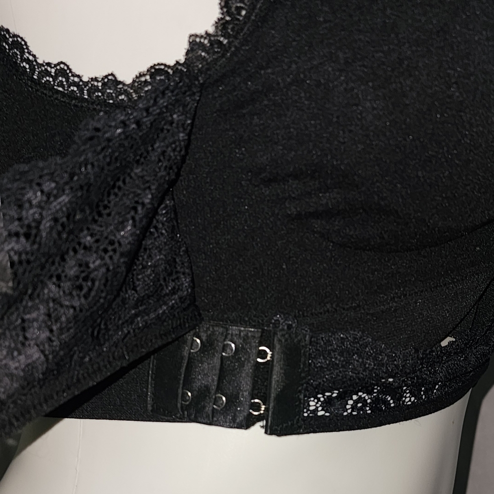 BNWT Black Lace Trim, Soft Support Bralette with Removable Pads, OS Fits Most - Picture 5 of 15